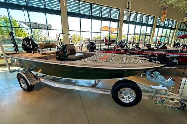 Mako Pro Skiff 18 Backwater Edition 2025 Mako Pro Skiff 18 Backwater Edition boat displayed indoors on a trailer.