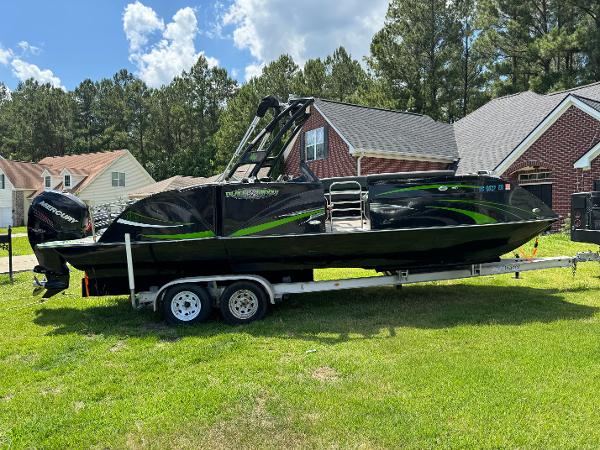 2015 Caravelle 247UR BLACK WIDOW