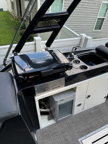 2015 Caravelle 247UR BLACK WIDOW