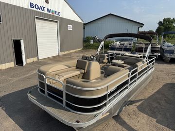2016 SunCatcher V322 RF Tritoon Pontoon