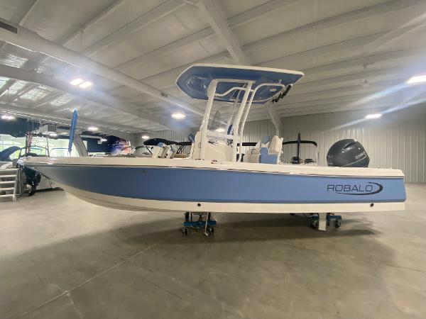 2024 Robalo 226 Cayman