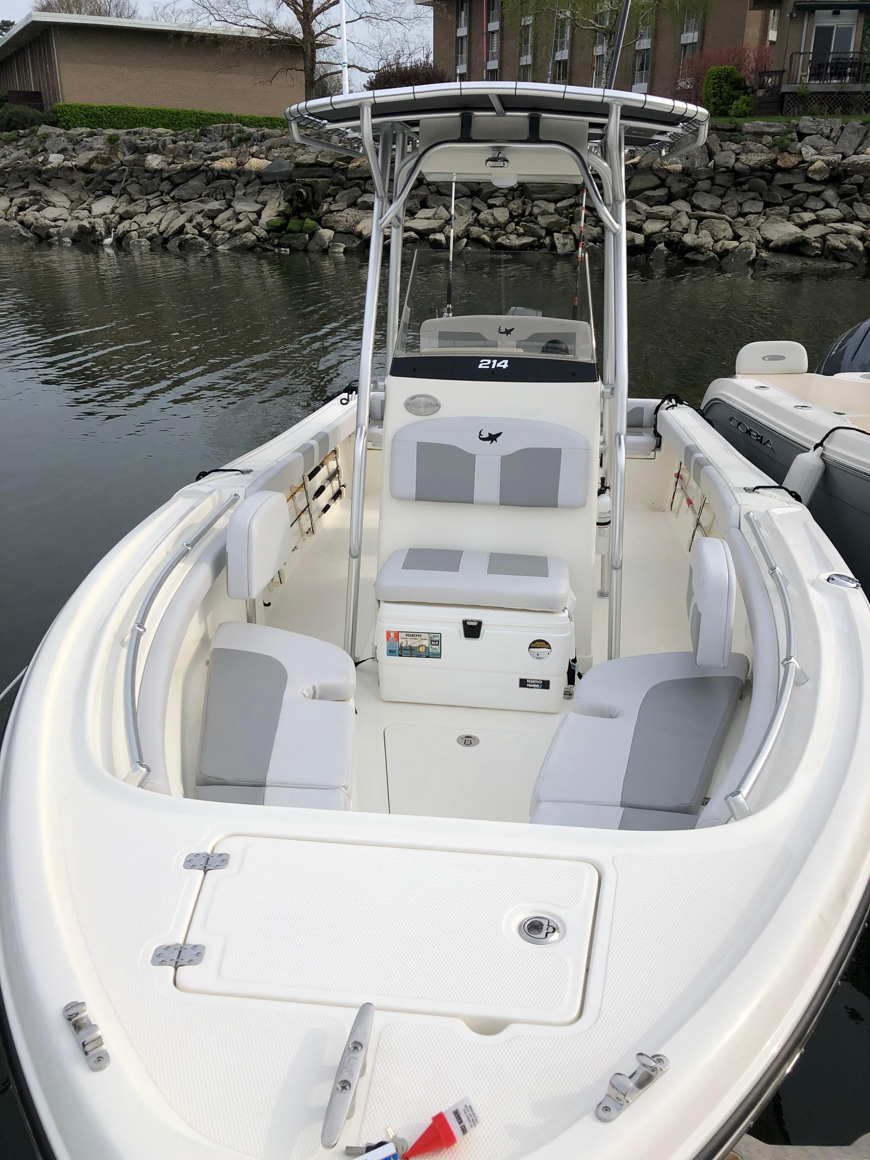 2021 Mako 214 Center Console