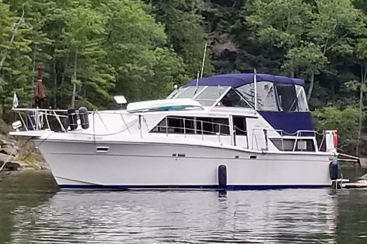 1988 Chris-Craft 381 Catalina