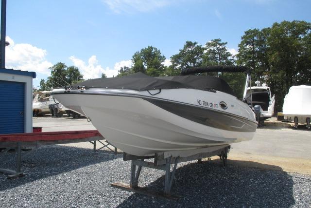 2015 Bayliner 210 Deck Boat