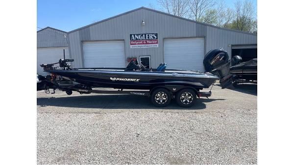 Phoenix 721 ZXL 2025 Phoenix 721 ZXL boat parked outside Anglers Depot & Marine.