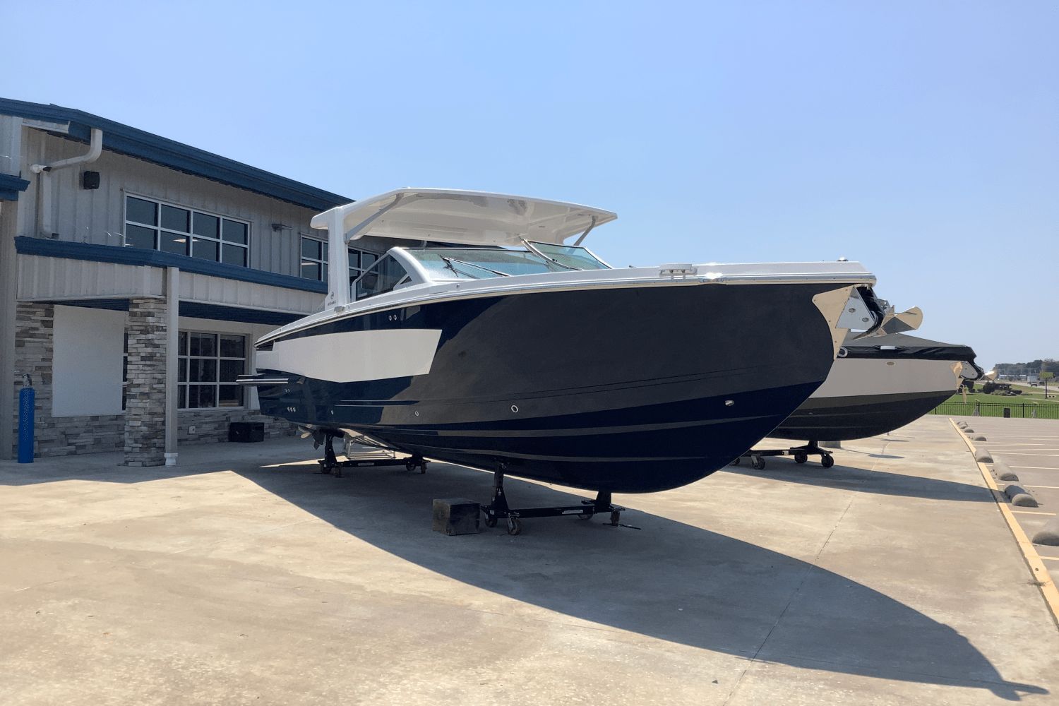 2025 Aviara AV32