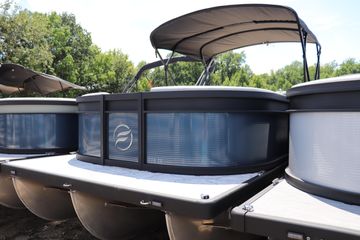 2025 Flagship Freedom 20 CU Tritoon
