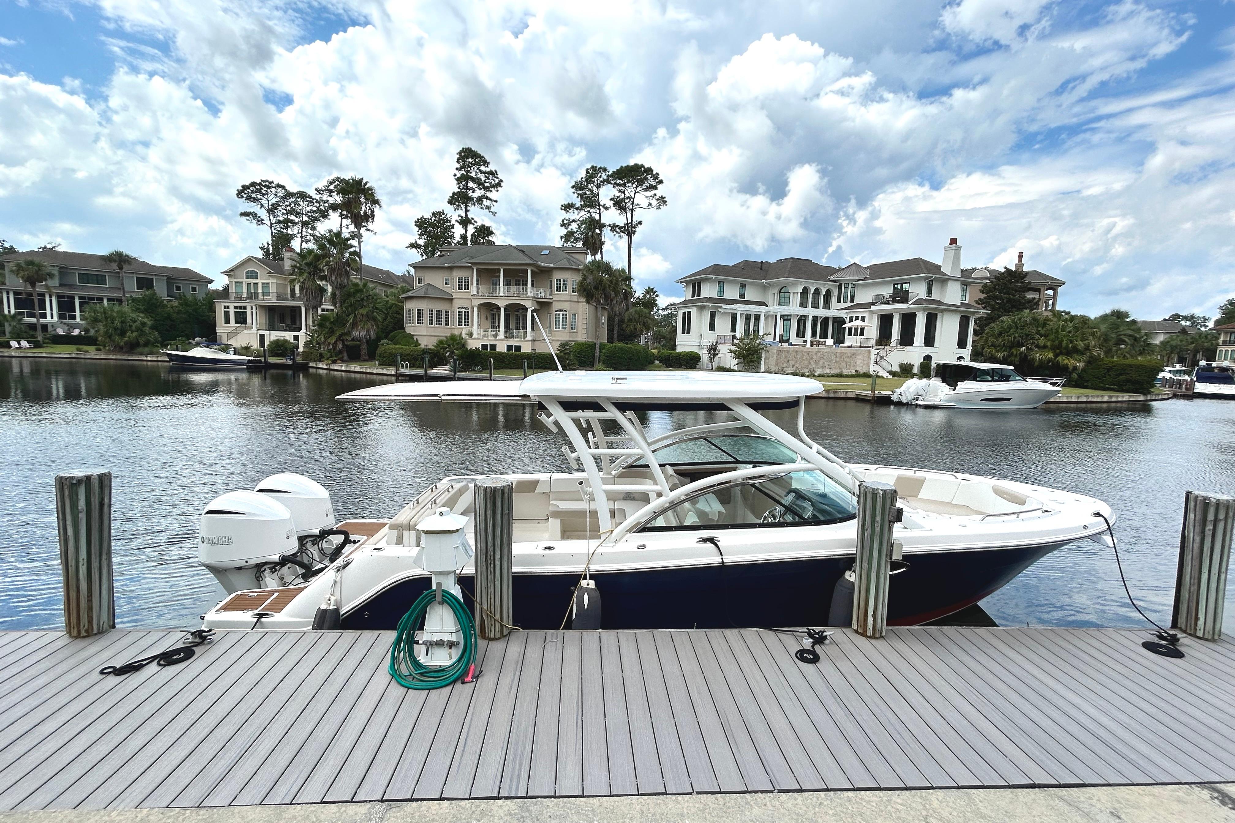 2018 Robalo R317 Dual Console