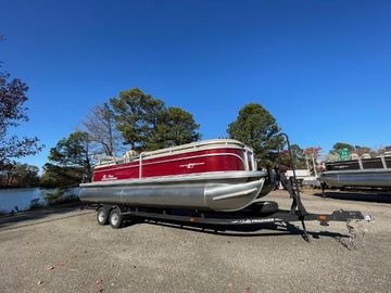 2025 Sun Tracker Party Barge 24 DLX