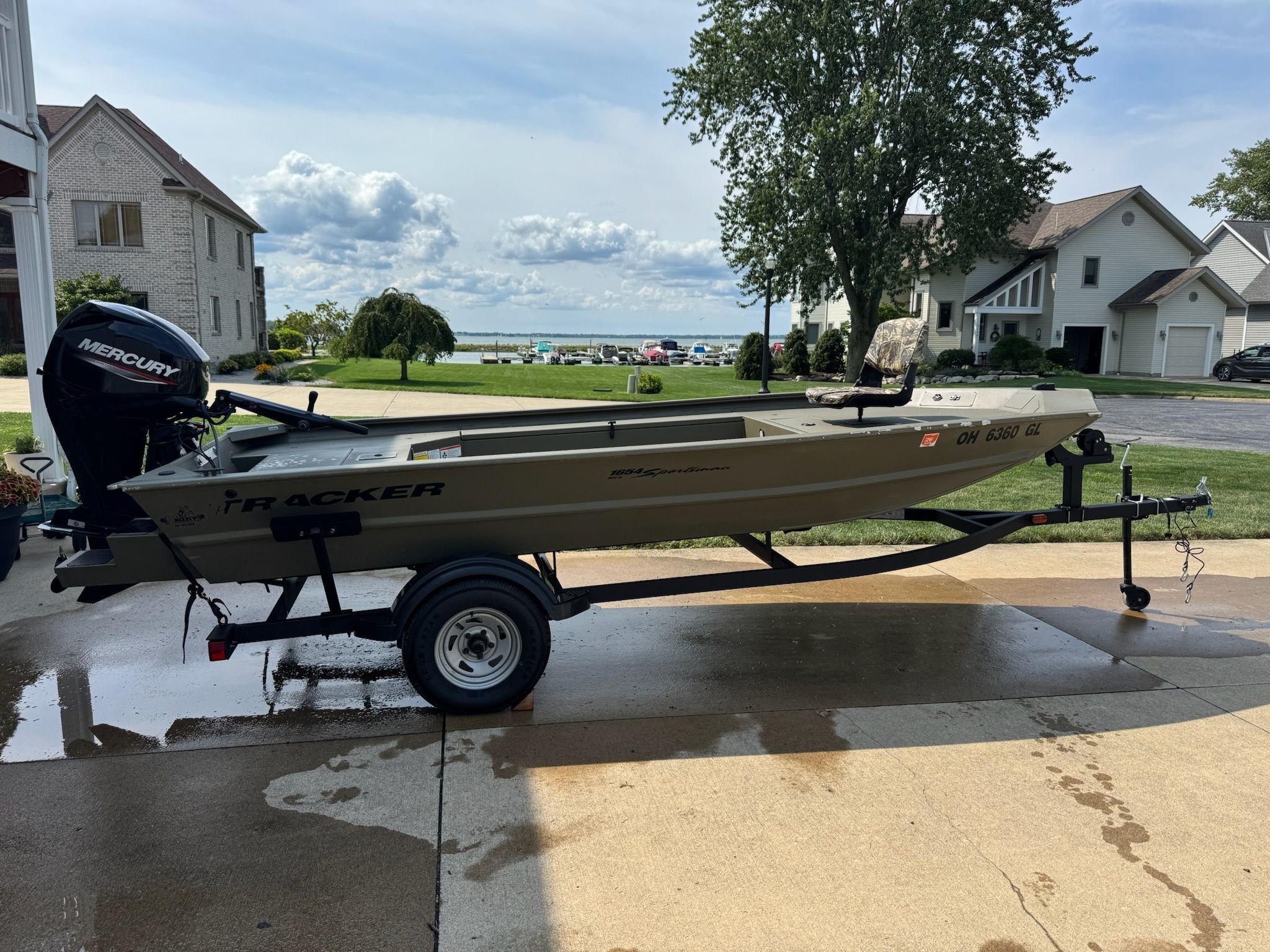 2023 Tracker grizzly