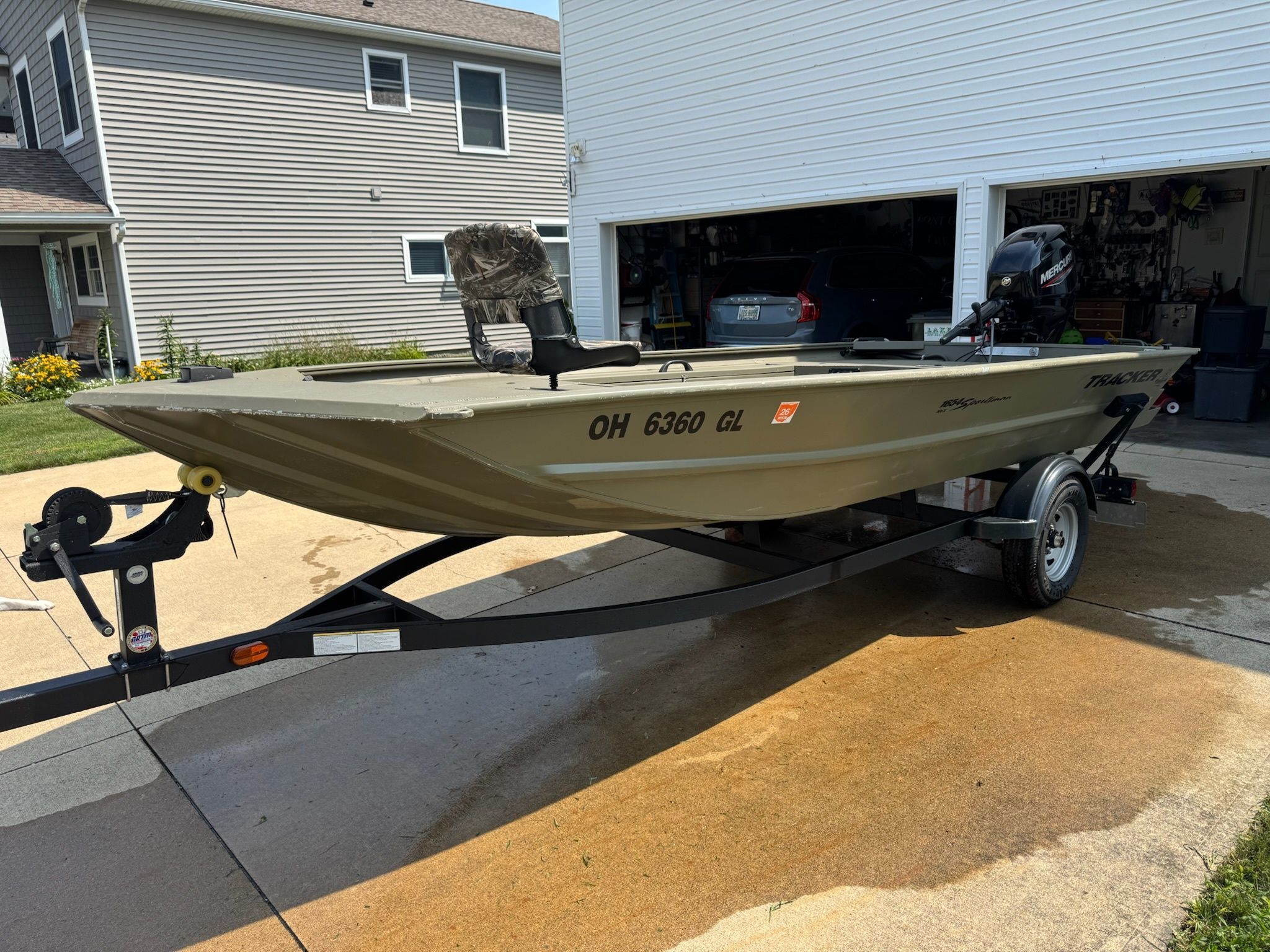2023 Tracker grizzly