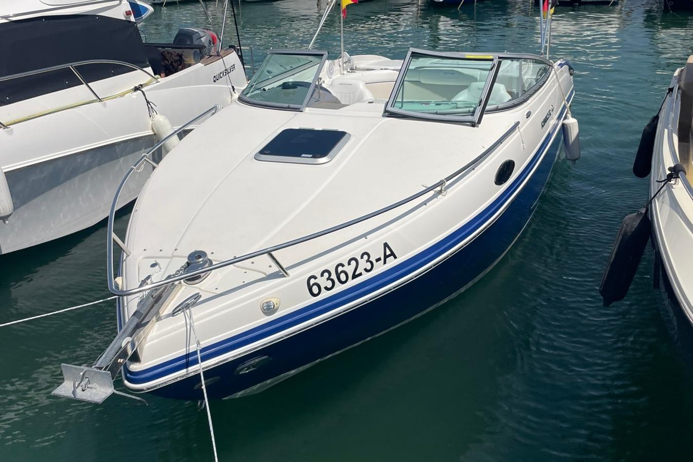 2007 Rinker 246 Captiva Cuddy