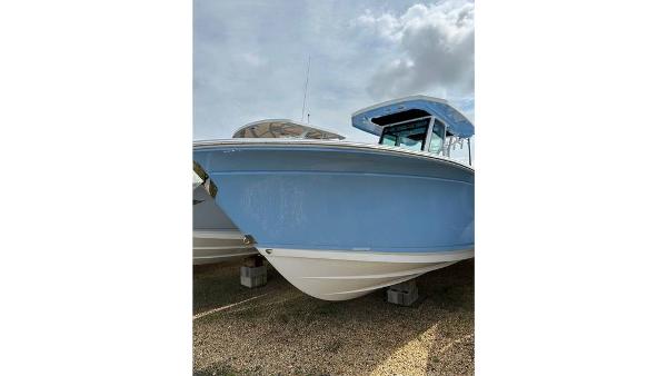 Blackfin 272 CC 2024 Blackfin 272 CC boat in light blue, docked on land.