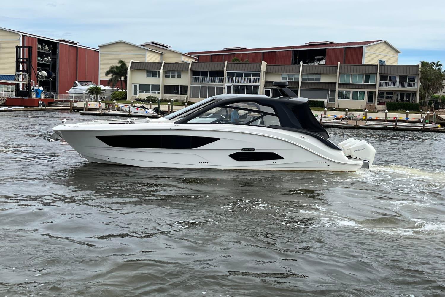 Sea Ray Sundancer 370 Outboard