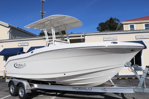 2025 Robalo R200 Center Console