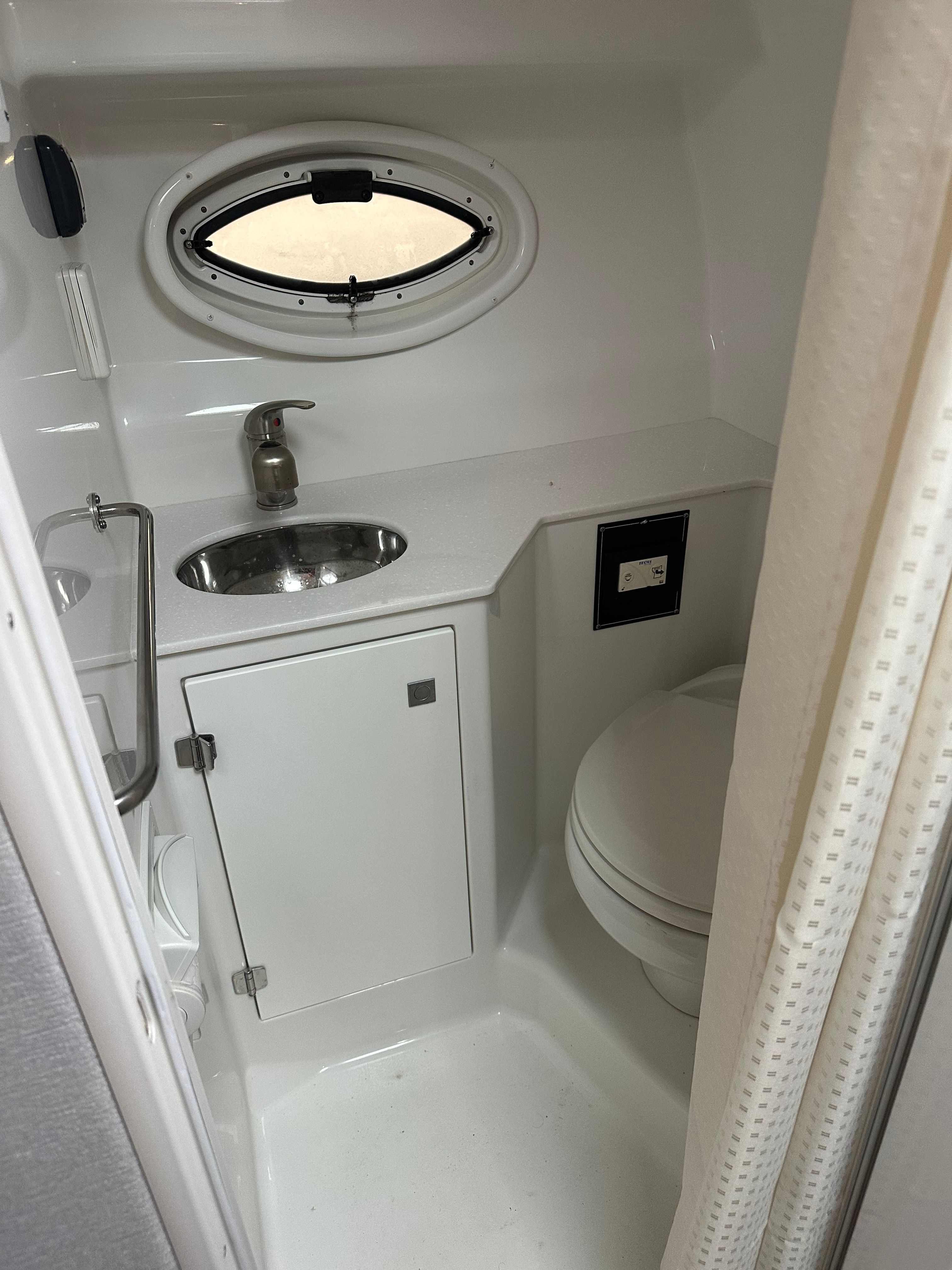 2019 Monterey 295 Sport Yacht