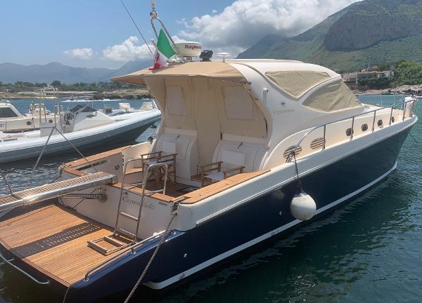 Cayman Yachts 43 ht