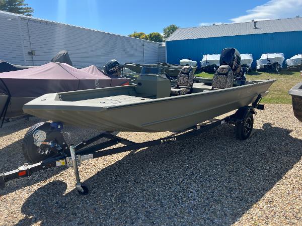 Lund 1760 Predator SS 2025 Lund 1760 Predator SS boat on trailer, parked outdoors under clear sky.