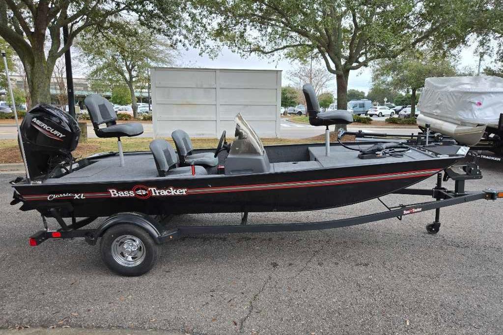2026 Tracker Bass Tracker Classic XL