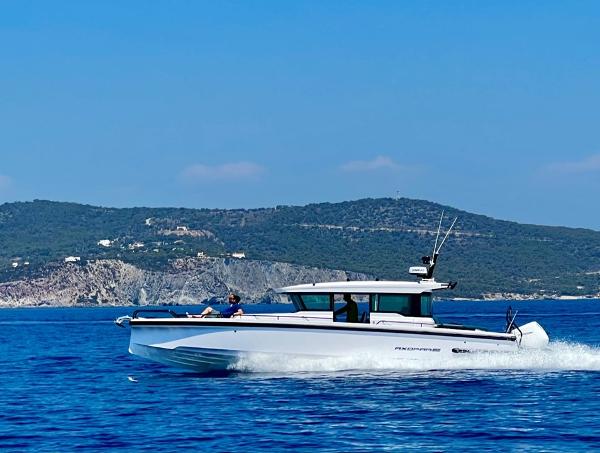 Axopar 37 Cross Cabin (XC)