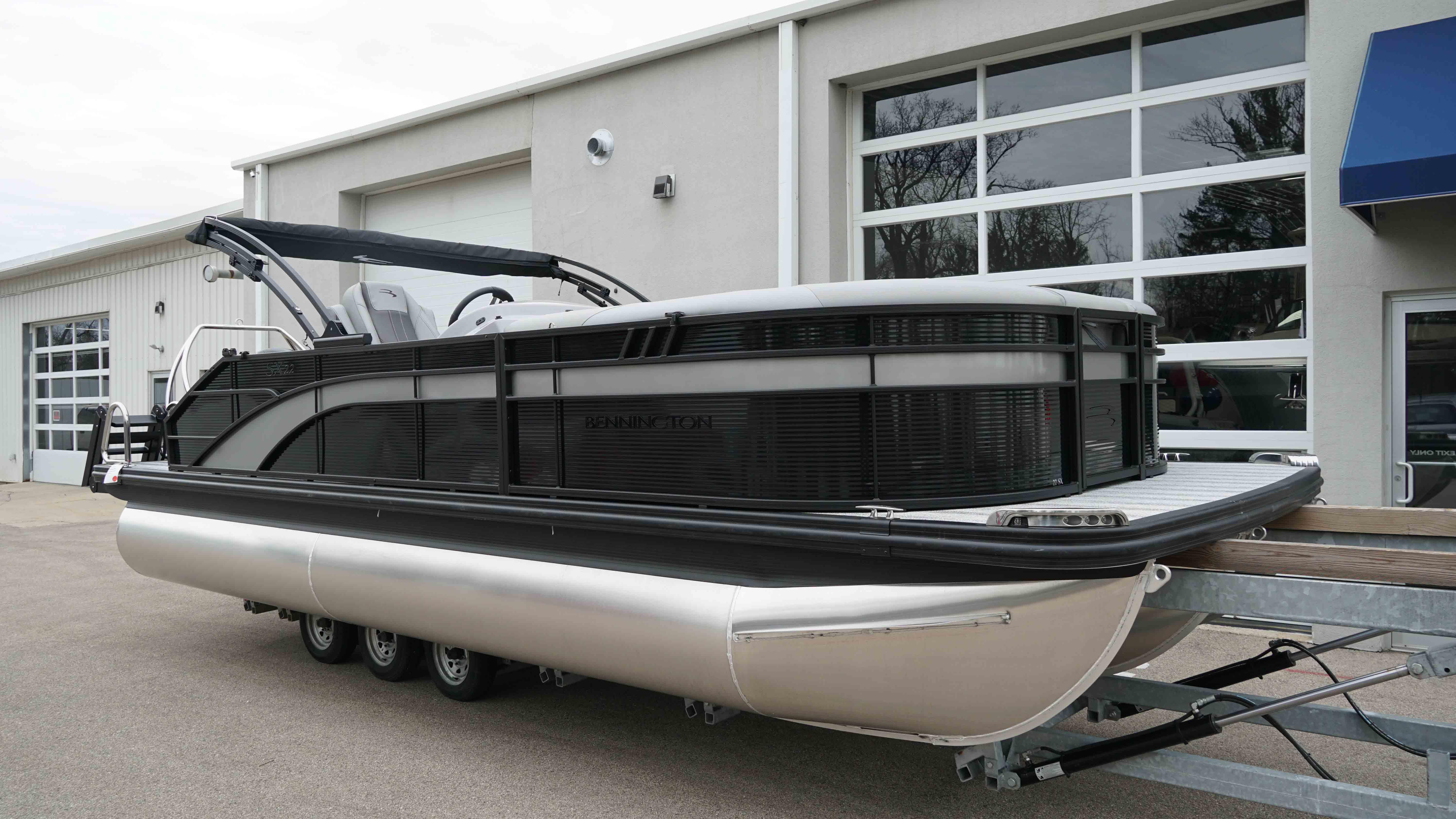 2025 Bennington 22SXSB