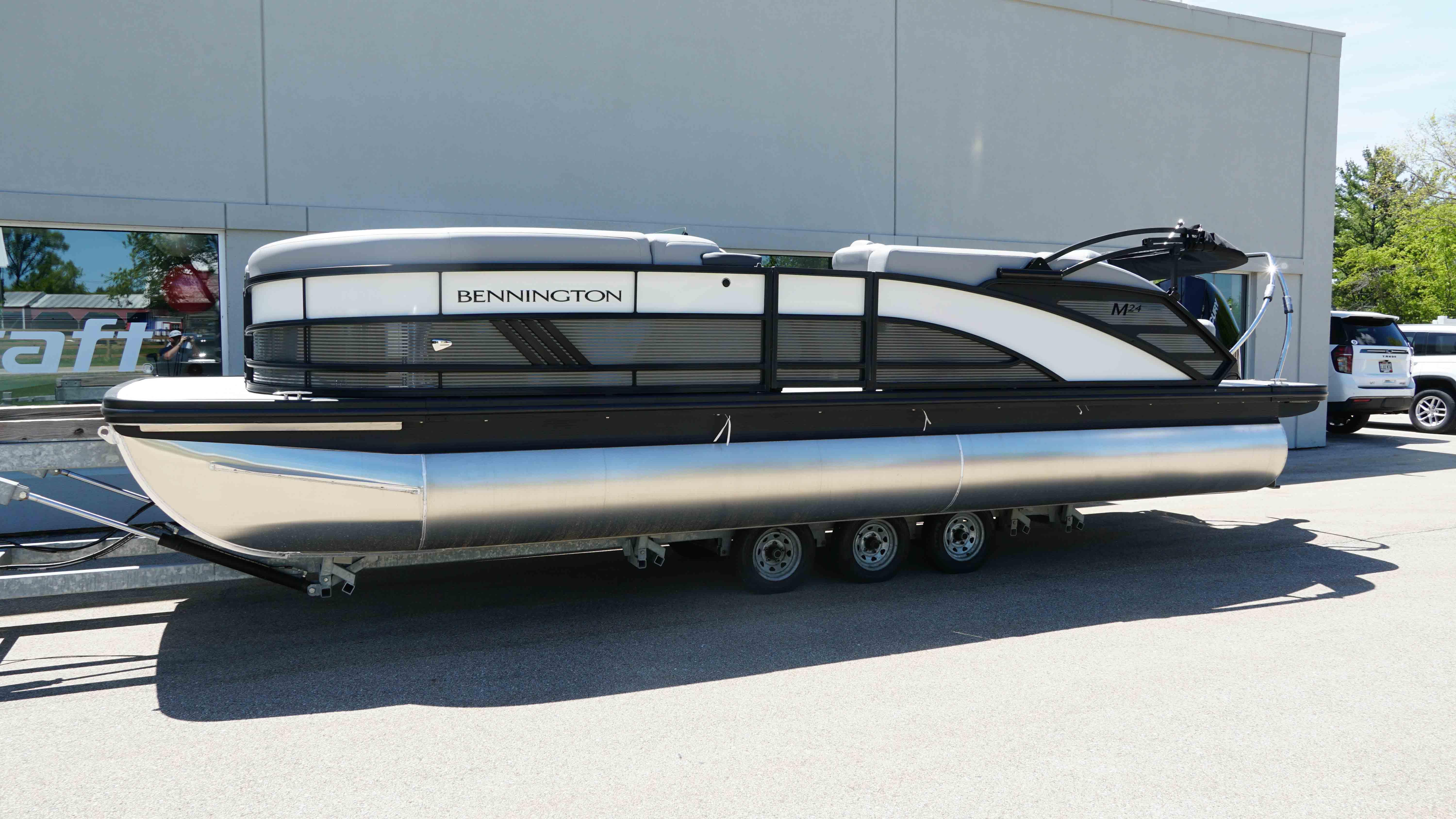 2025 Bennington 24MSB