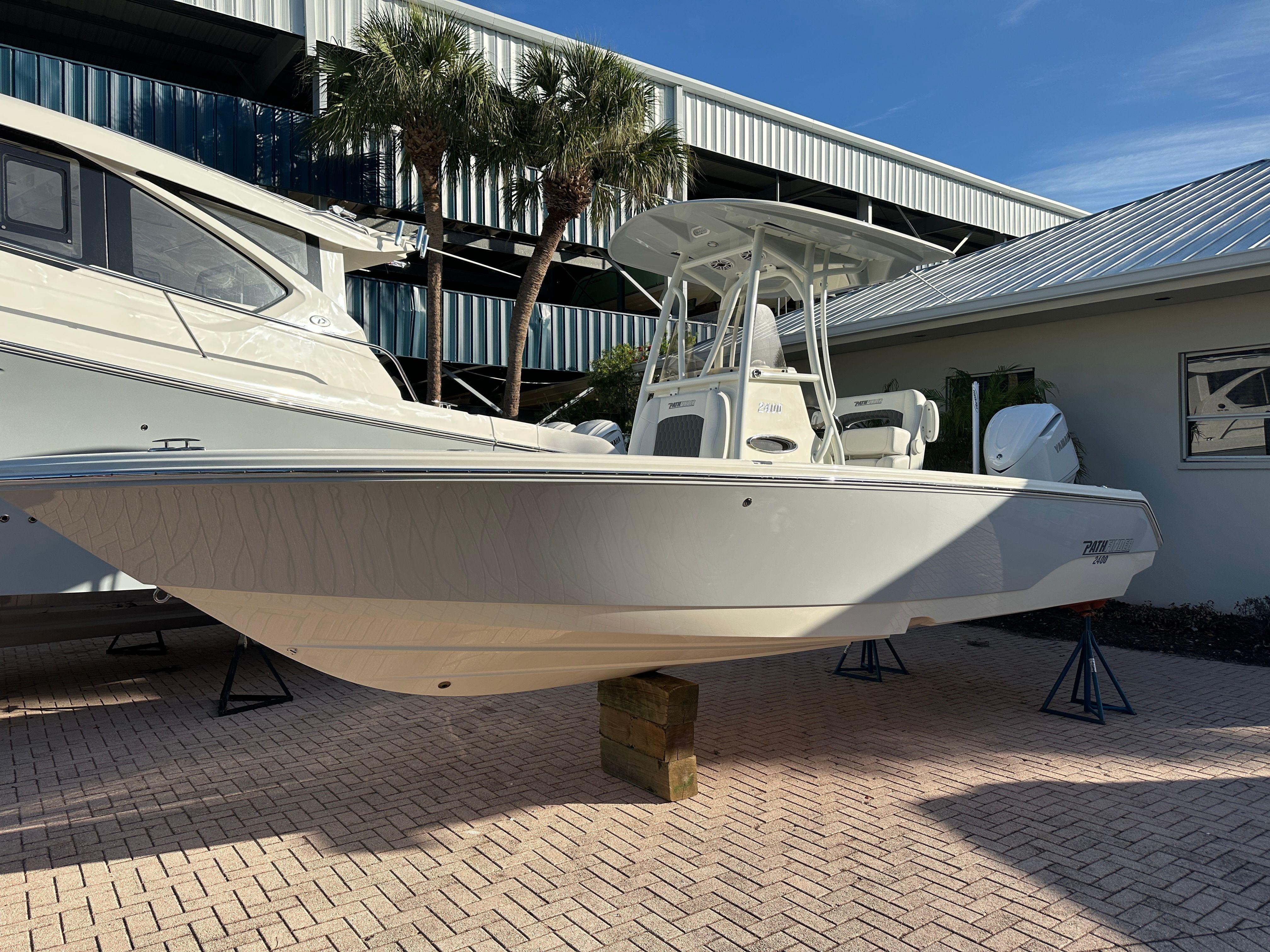 2025 Pathfinder 2400 TRS