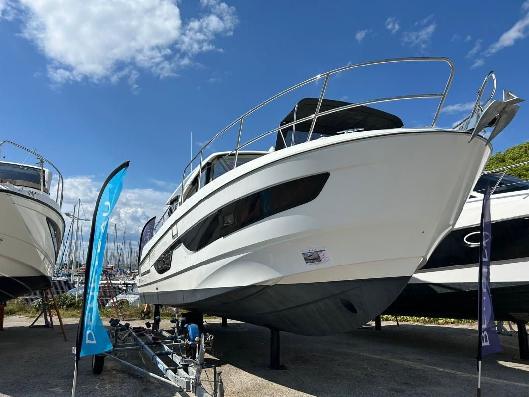 2023 Beneteau Antares 11 Sedan