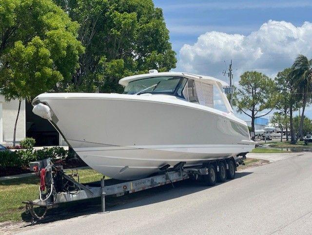 2025 Tiara Yachts 43 LS