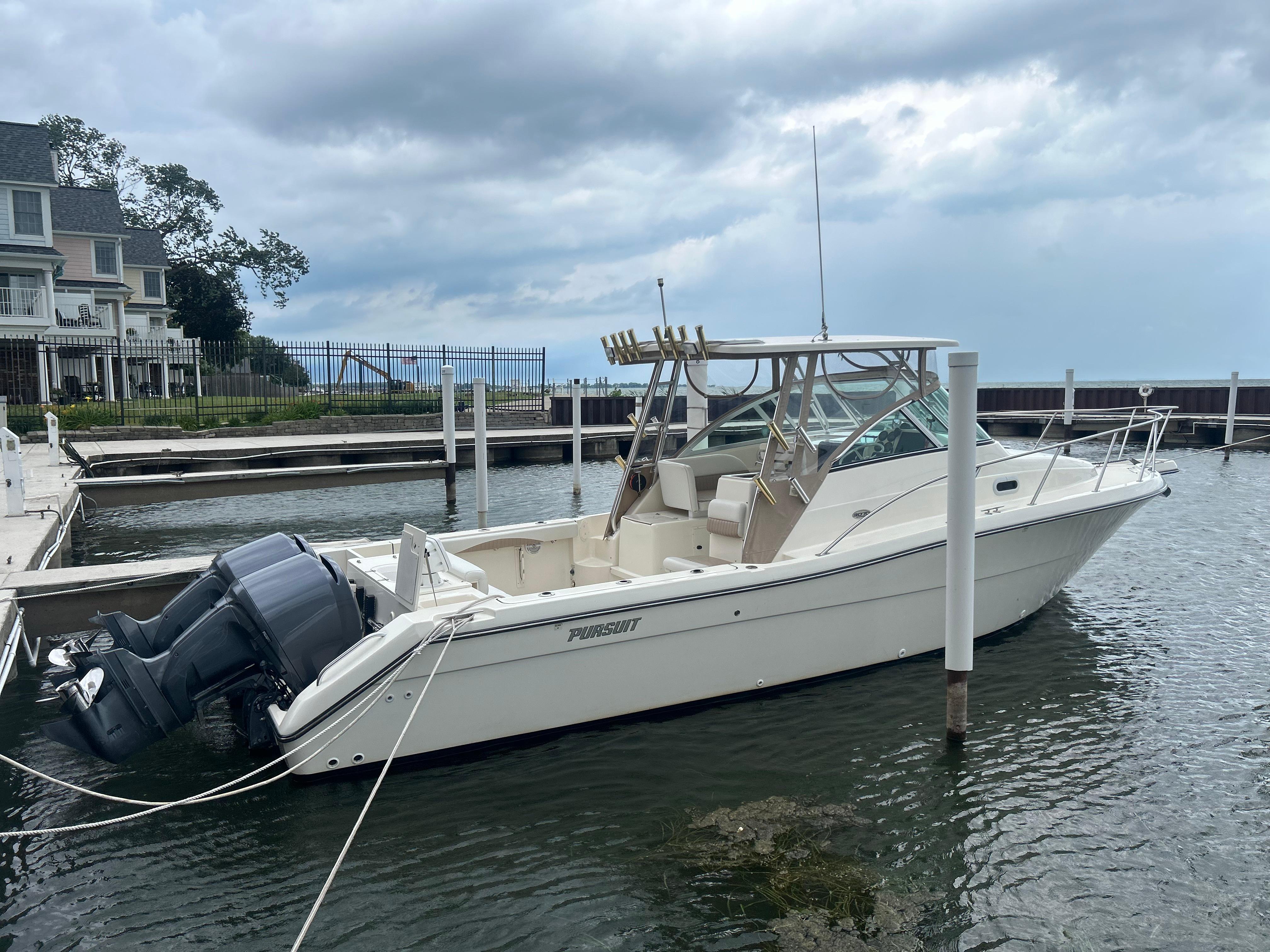 2003 Pursuit 3070 Express