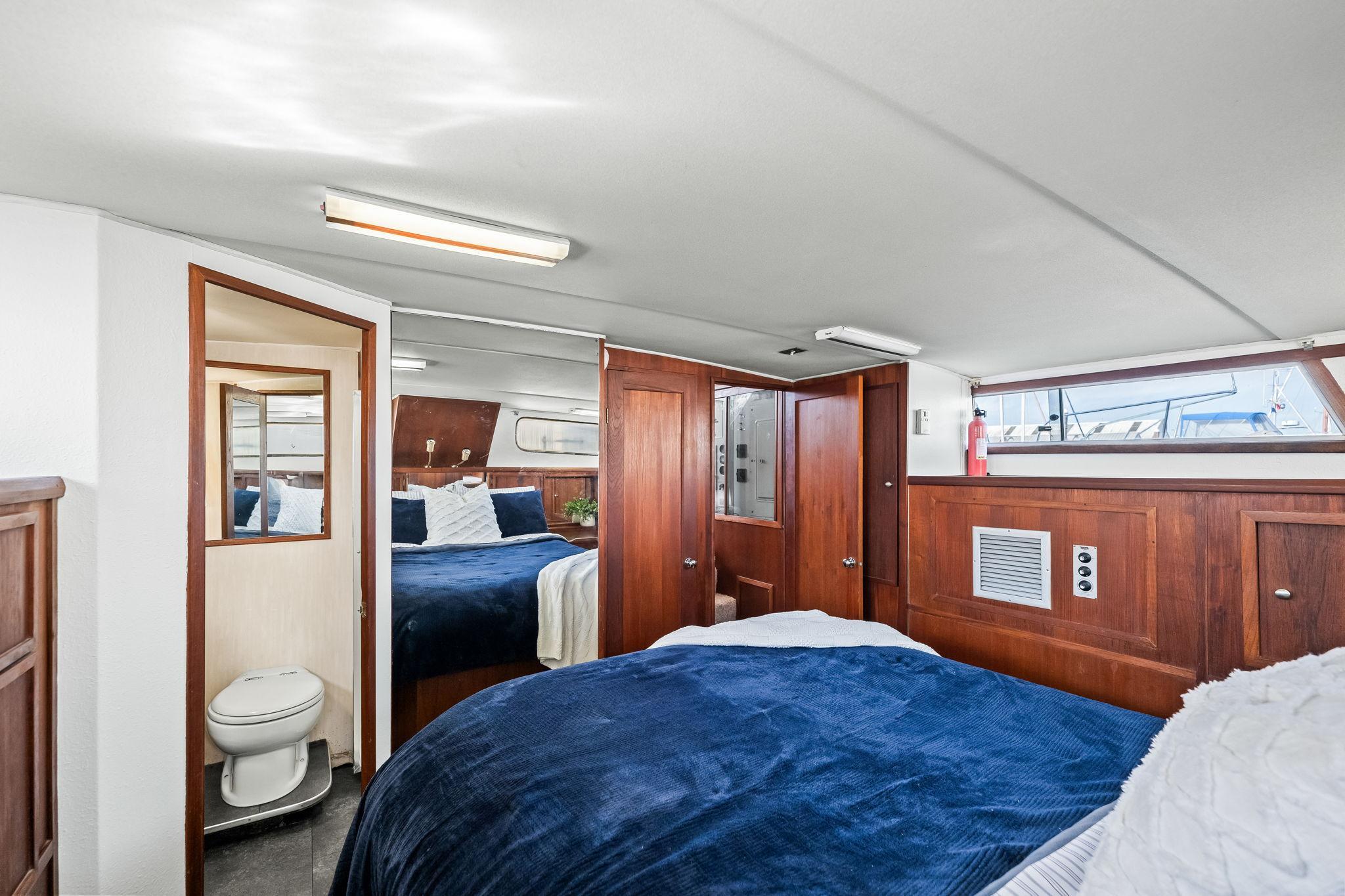 1977 Uniflite Aft Cabin