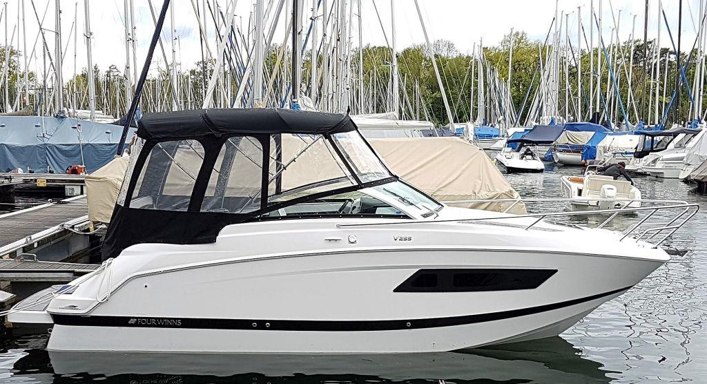 2017 Four Winns V 255