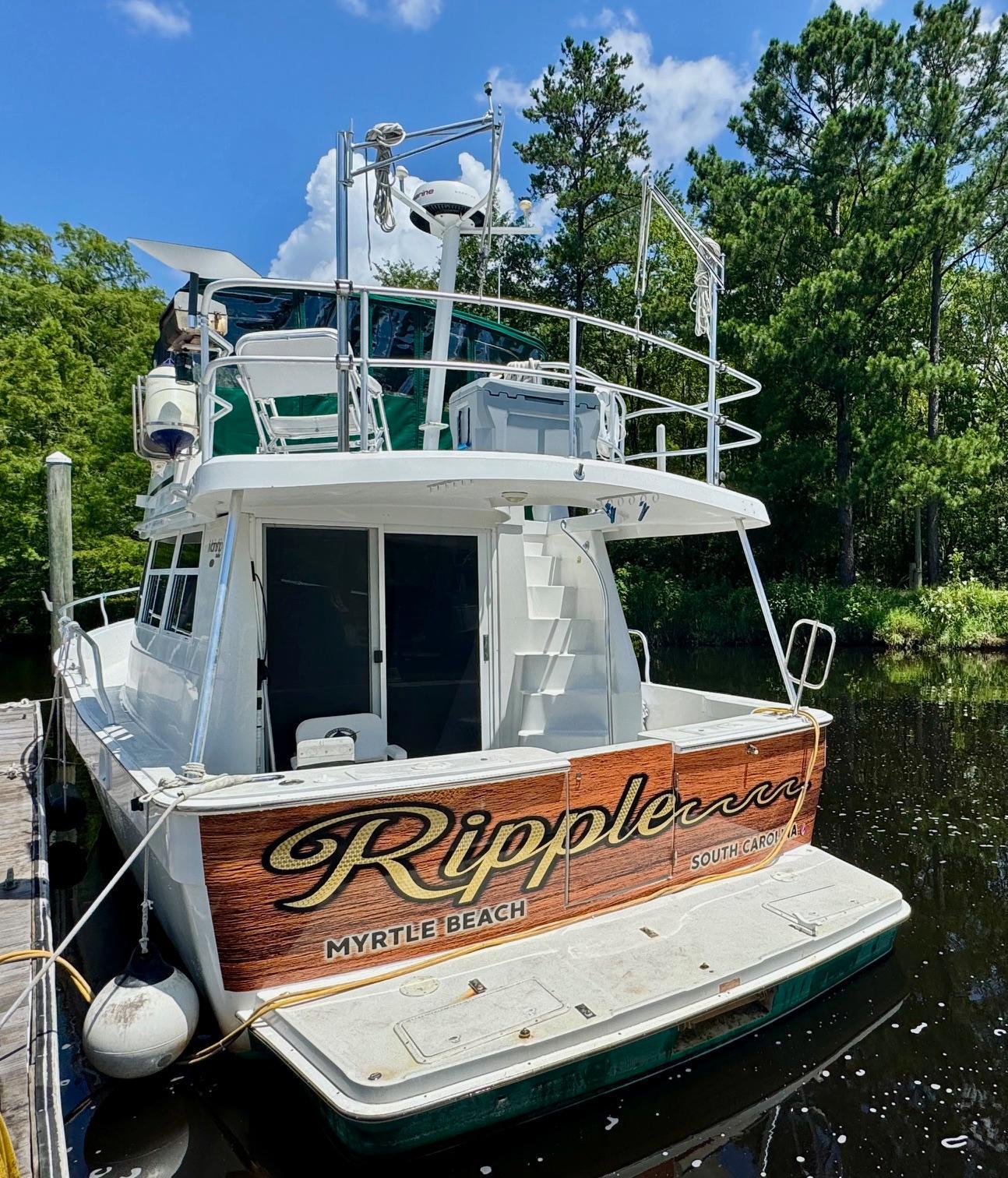 2000 Mainship 390 Trawler