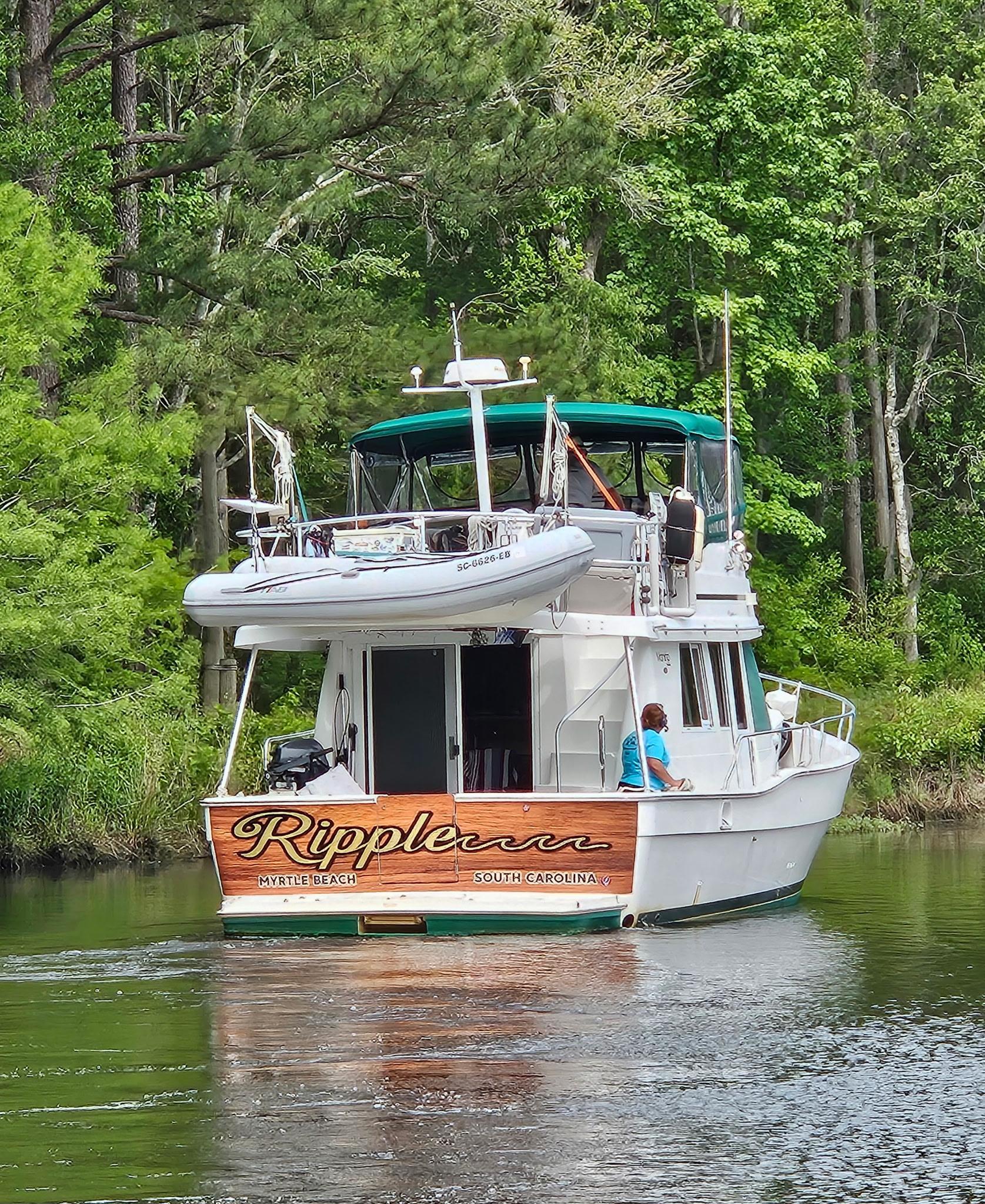 2000 Mainship 390 Trawler