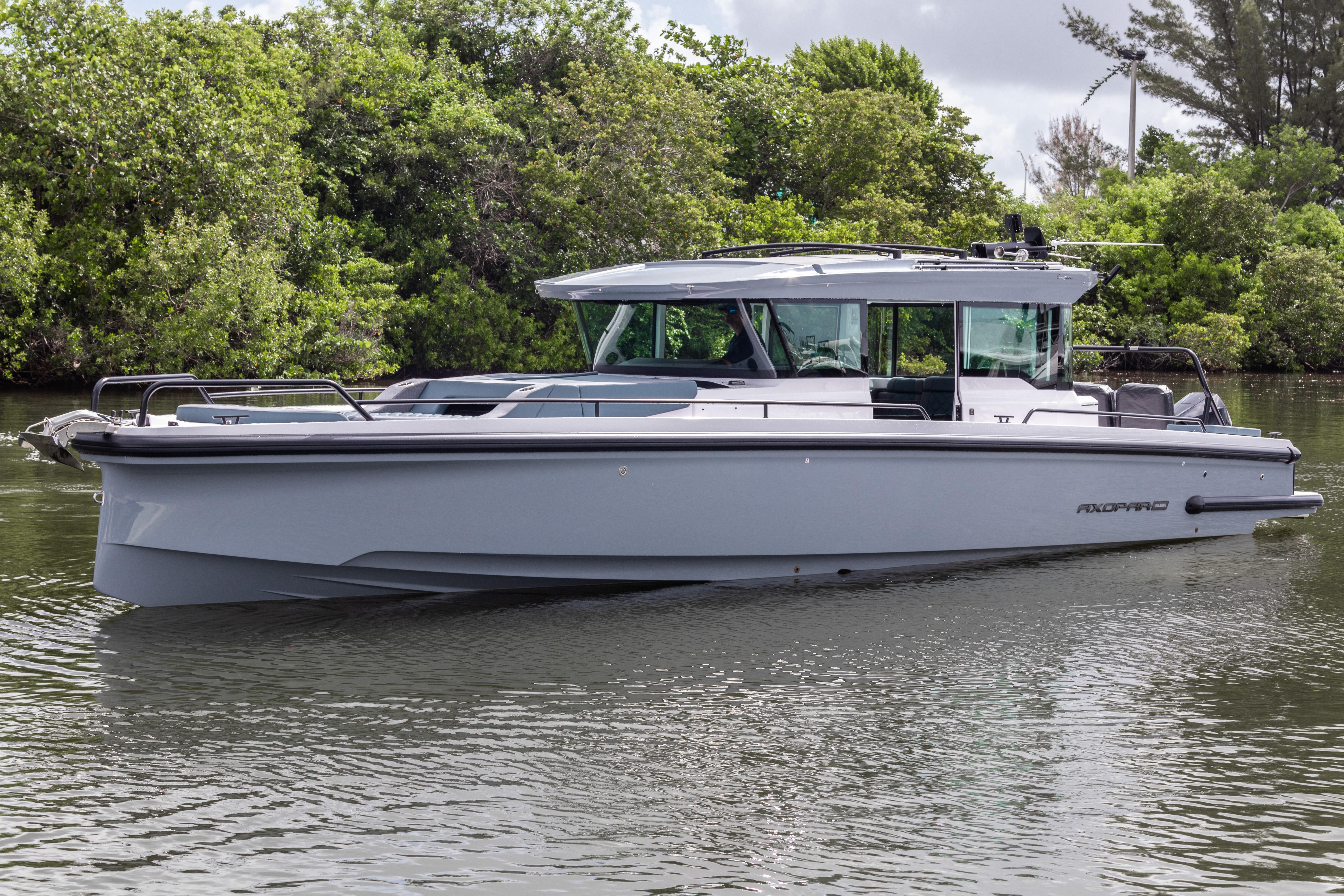 2024 Axopar 37XC CROSS CABIN