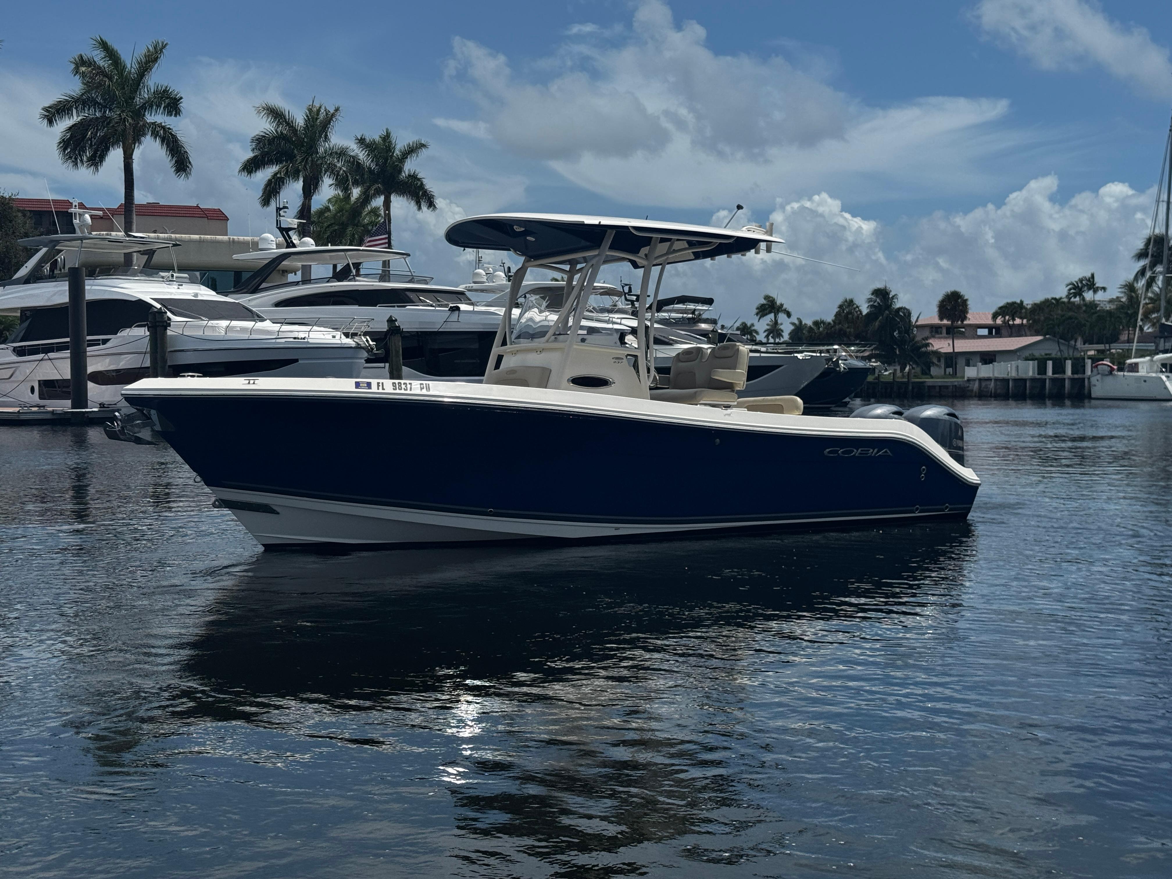 2015 Cobia 237 Center Console