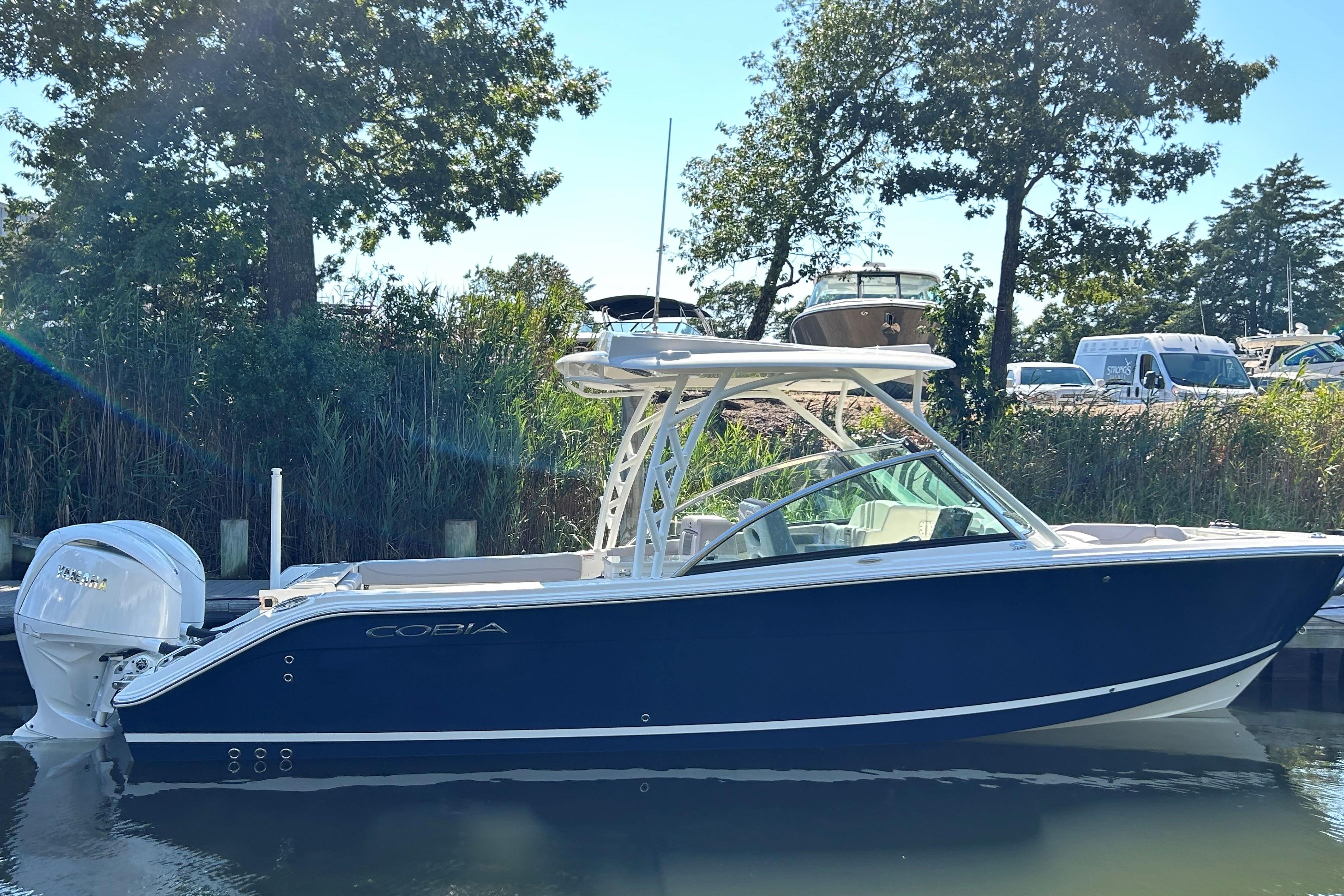 2026 Cobia 280 Dual Console