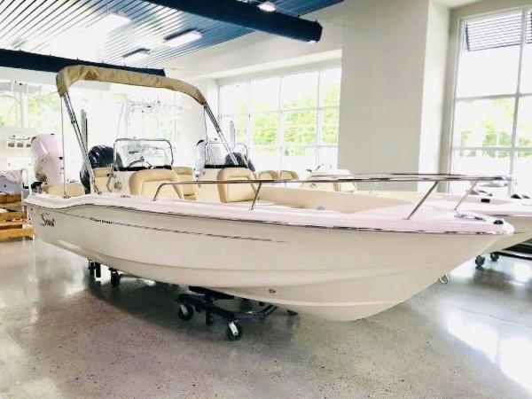 Scout 175 Sport Dorado 2025 Scout 175 Sport Dorado boat displayed in a showroom.