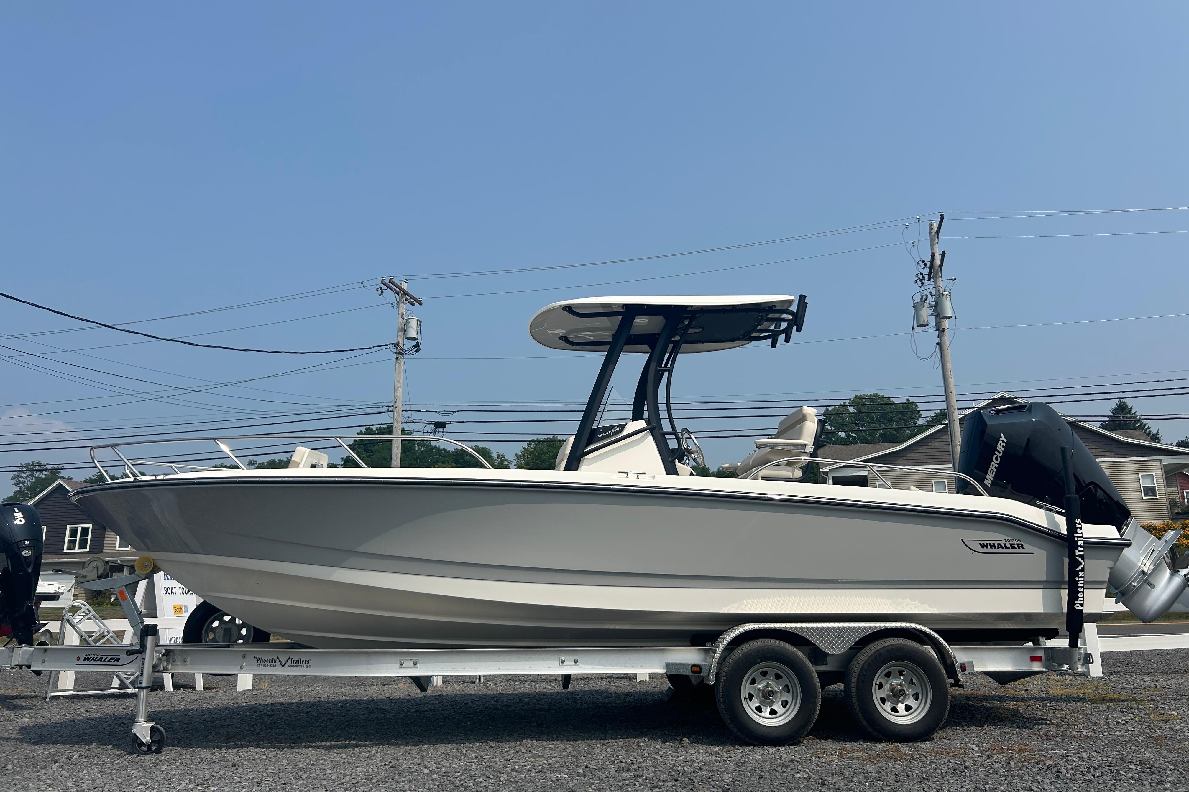 2025 Boston Whaler 250 Dauntless