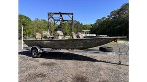 War Eagle 961 Blackhawk 2025 War Eagle 961 Blackhawk boat on trailer, parked outdoors.