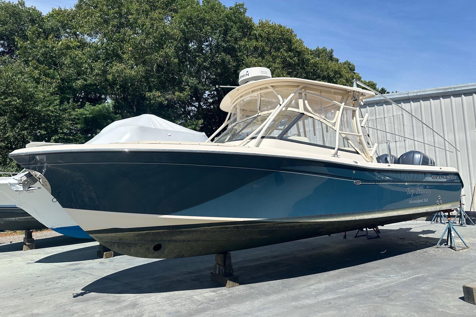 Grady-White Freedom 285 2015 Grady-White Freedom 285 boat on stands, outdoors, with trees and building background.