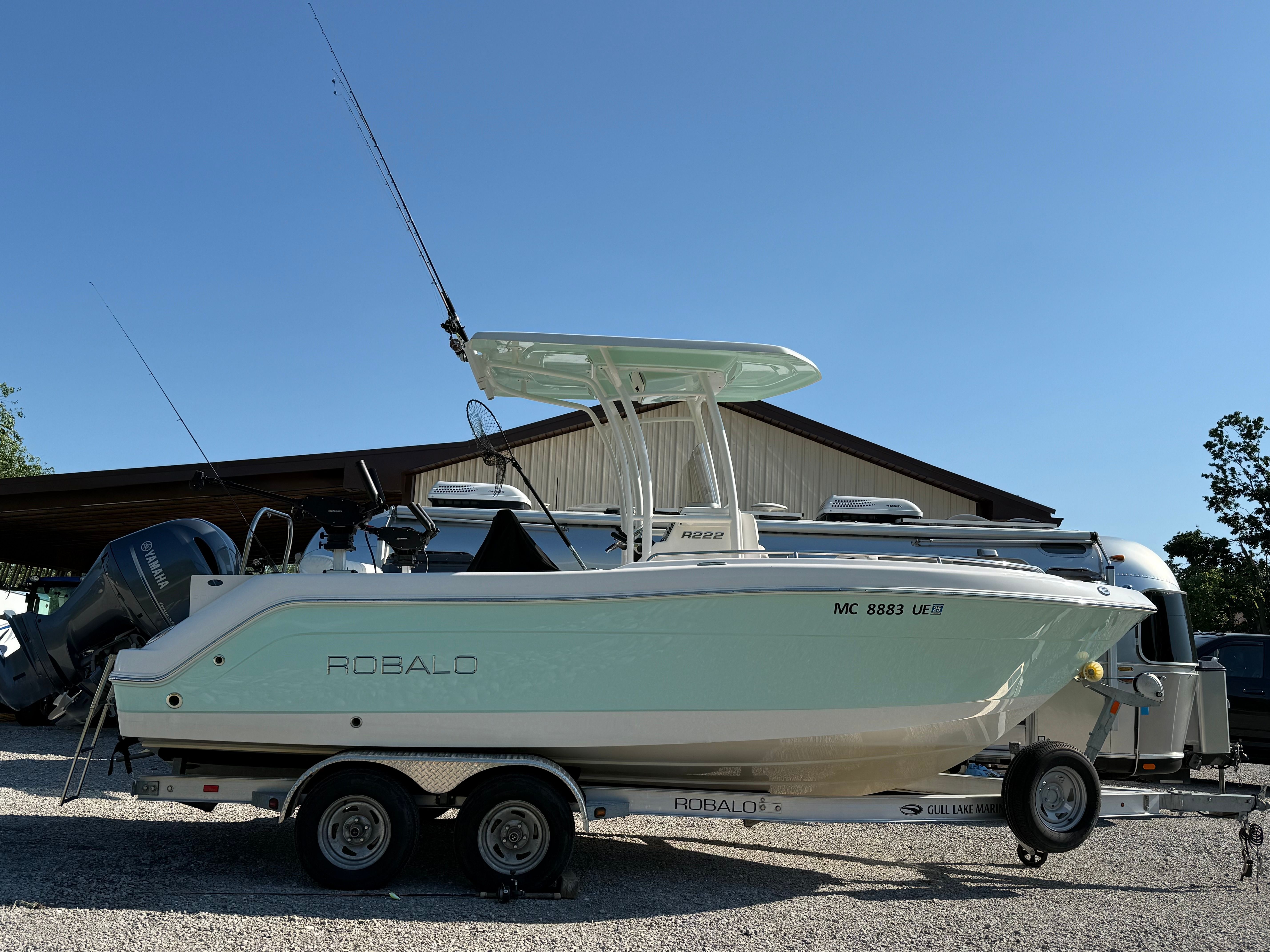 2017 Robalo R222 Center Console