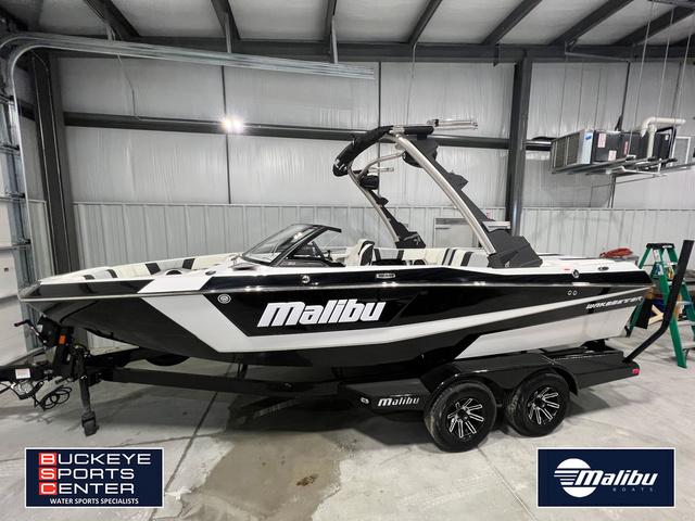 2025 Malibu 21 LX