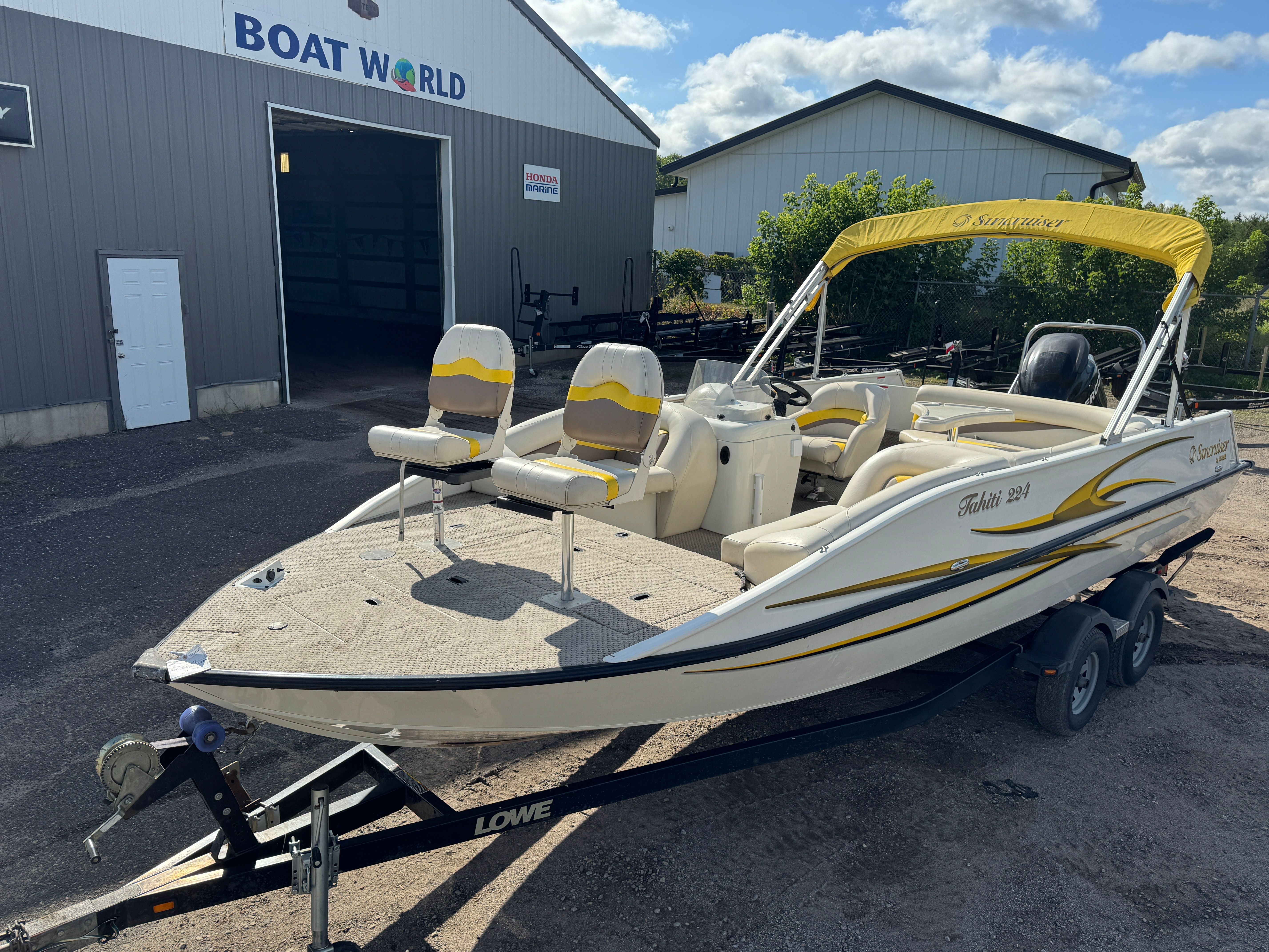 2007 Lowe Suncruiser Tahiti 224 Deck Boat