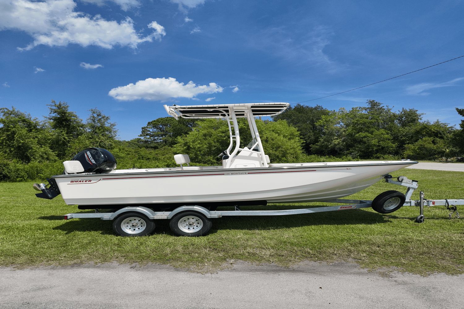 2025 Boston Whaler 190 Montauk