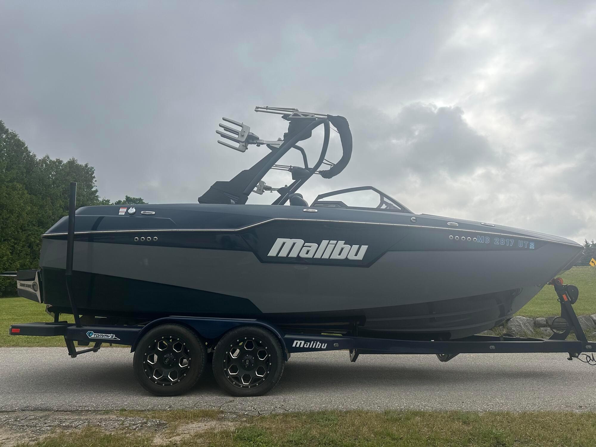 2022 Malibu M220