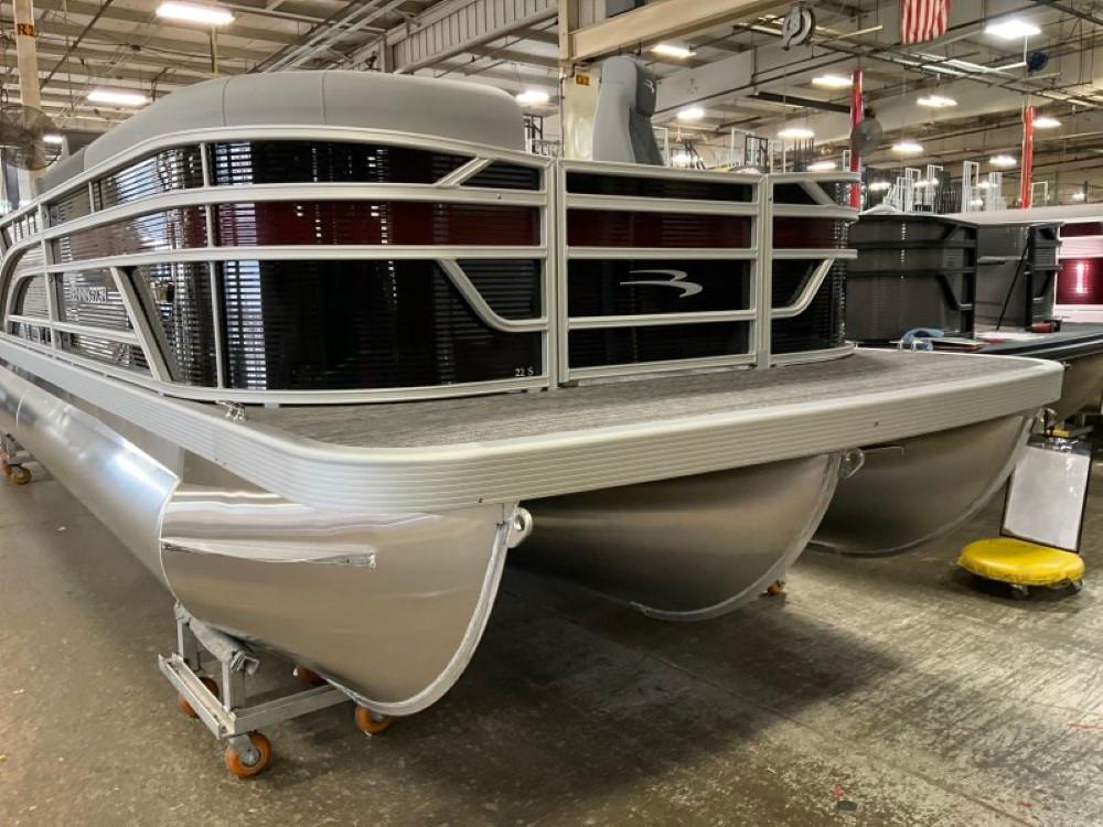 2025 Bennington 22 SLSPS