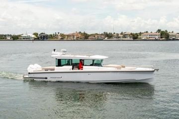 2024 Axopar 37XC CROSS CABIN