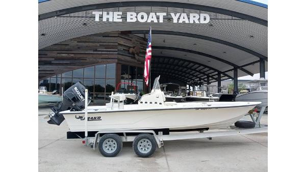 2006 Mako 211