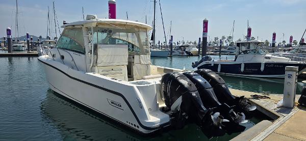 2015 Boston Whaler 345 Conquest
